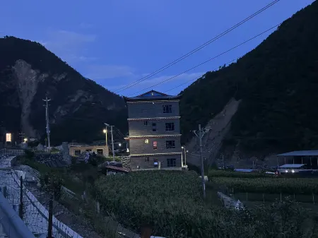 Yajiang Longxiang Homestay