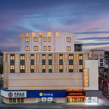 Vienna Hotel (Taixing Tongzhu Garden Drum Tower Wuyue Plaza Store)