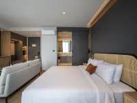 The Moment Hotel berhampiran Jeti Thewej