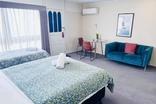 Merivale Court Large Studio-Unit 2