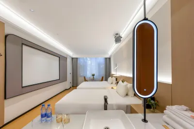 Sifan Homestay (Jishou University Shazi'ao Campus) Hotels near Huang Yongyu Art Museum