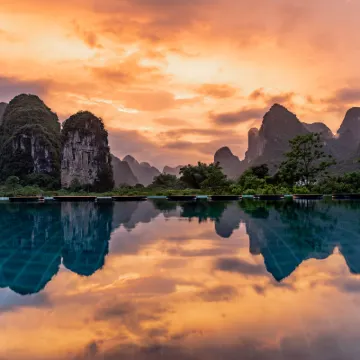 โรงแรมสไตล์บูทีค วอเตอร์ไซด์ โรงแรมใกล้อูฐข้ามแม่น้ำ