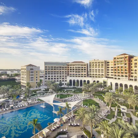 The Ritz-Carlton Abu Dhabi, Grand Canal