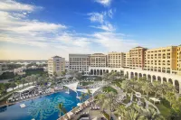 The Ritz-Carlton Abu Dhabi, Grand Canal Hotel a 