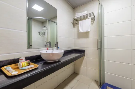 Fangjian Hotel (Kunming Railway Station)