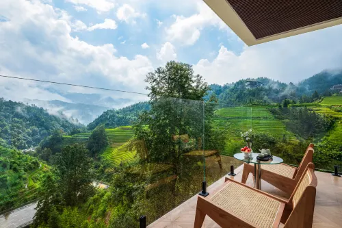 Longsheng Aiqing bathing courtyard residential accommodation (Longsheng Longji terraced shop)