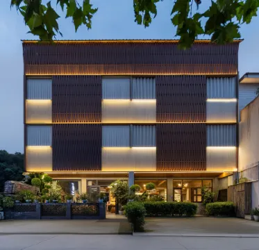 Xishan Garden Private Hot Spring Cinema Vacation Boutique Stay (Mount Qingcheng Railway Station) โรงแรมใกล้พิพิธภัณฑ์แมลงหว้าช