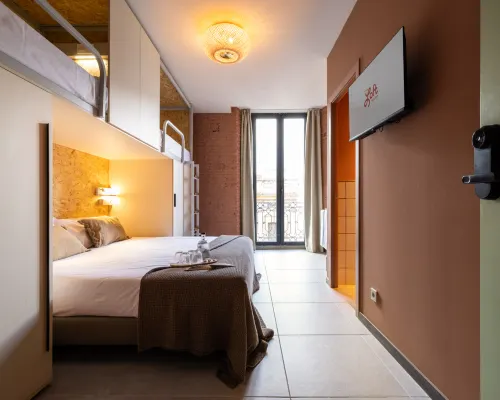 The Loft House Sevilla Hotels in der Nähe von La Adriatica Gebäude