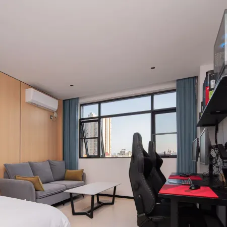 No. 33 E-Sports Hotel