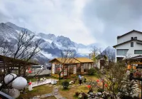 Nanxi · Spring Breeze Ten Miles Wild Luxury Resort Manor (Shennongjia Muyu) - Pools