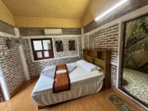 Cat Ba Mountain View Hotels near Fighting Cock Islet