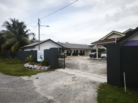 OYO 91244 Aufa Chalet Hotels in Batu Rakit