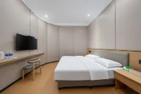 Sunny·Sunshine Selected Hotel (Xinyang Railway Station Tianrun Plaza Branch)