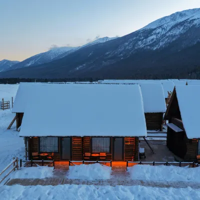 Senmai Designer Coffee Homestay (Kanas Scenic Area Branch) カナス川周辺のホテル