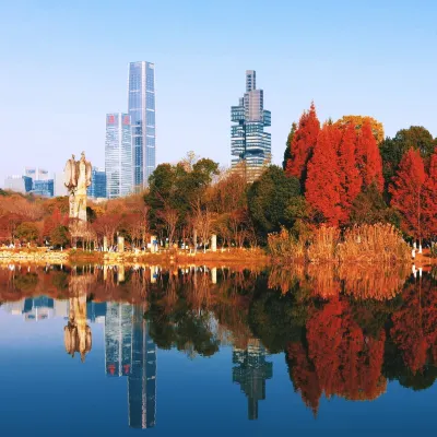 HUACHENG華呈·V時光漫步酒店（觀山湖公園林城西路地鐵站店） 鄰近程信路的酒店
