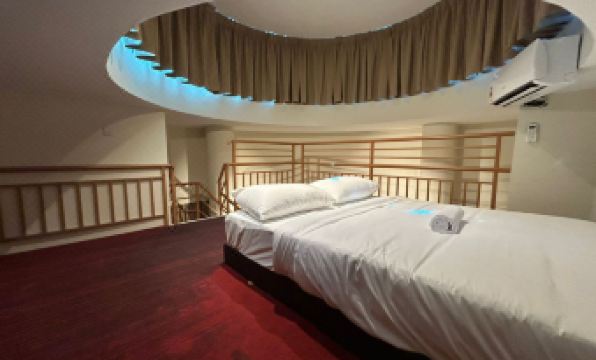 Swing & Pillows - Kota Damansara