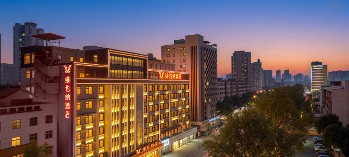 Vienna Hotel (Pingdingshan Weidong District Wanda Plaza) Hotele w: Pingdingshan