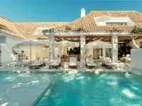 Anfitrión Villas & Suites Hotels near Puerto Banus Marina