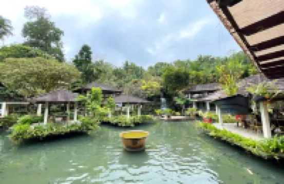 Kamayan sa Palaisdaan Hotel and Resort Quezon