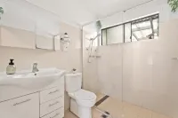 Cozy Rooms – Quiet Street, Close to Shops & Transit