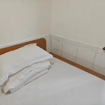 Tongloklnn for Gay ——Siu hing hostel Отели рядом с достопримечательностью «Станция MTR Austin»
