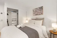 CBD 1BR - Modern Stay with Pool & Gym in Wellington - Homestays