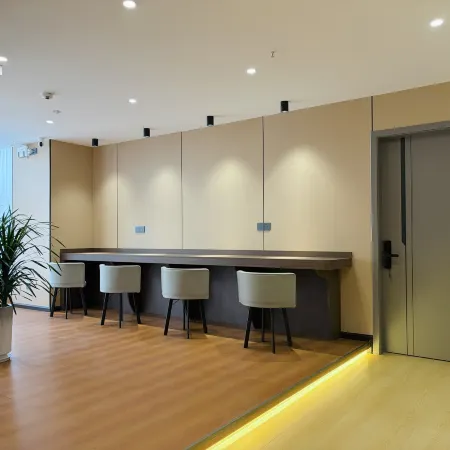 TOTORO YOUTH HOSTELS XINGYI