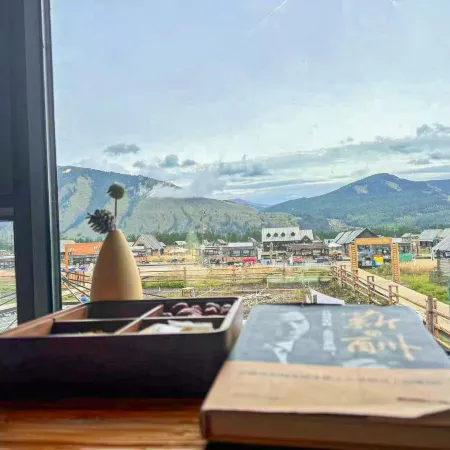 HalfSea | 270 degree Mountain View · Bonfire Evening Resort Homestay (Kanas Scenic Area Branch)