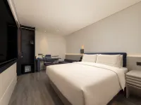 AtourLight Hotel, Delicious Street, Minsheng Road, Pensiuchi, Guiyang Hotels near Jia Xiu Pavilion