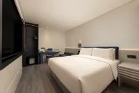 AtourLight Hotel, Delicious Street, Minsheng Road, Pensiuchi, Guiyang Hotels near Hebin Park