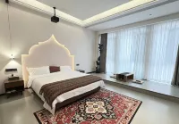 Blossoms on the Desert Homestay (Beijing Bridge, Bole Modern Central City)