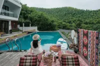 Yishanhai Milu Mid-Mountain Pool Resort Villa - Rooftop Pools