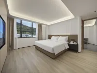 Xiangwang Jiuzhou Hotel (Zhuhai Lovers Road Seaside Swimming Pool) Hotels near Mt. Shijing Park
