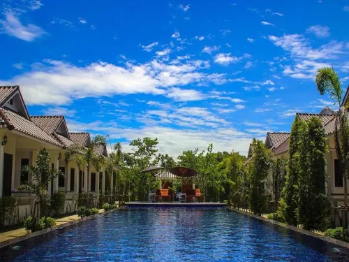 Thanawong Pool Villa - Kolam Renang