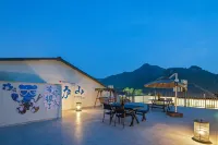 Floral Hotel·Luli · Cloud Retreat — Designer Stay by the Waterfall - Gym