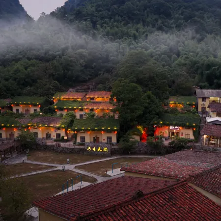 Cotton Tiankeng Hotel
