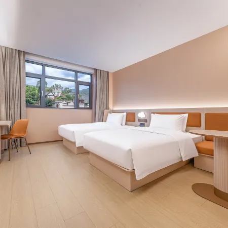 HanTing Hotel (Dali Prefecture Nanjian Sakura Square)
