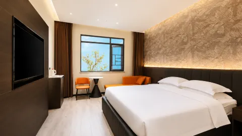 Bomani Hotel (Chongyang Xinda Pedestrian Street) in 충양