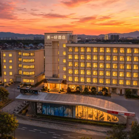 Meiyihao Hotel (Urumqi Medical College Zhongyinggong Subway Station)