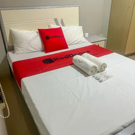 RedDoorz @ M Two Condotels Friendship Angeles City