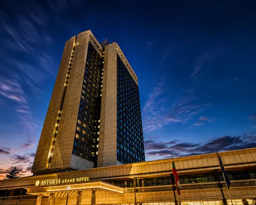 Astoria Grand Hotel Hotels near Eagle Bridge