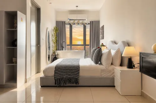 Core Soho Suite | Bathtub + Netflix | Near KLIA - Condos