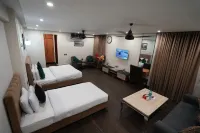 Hotel Elegant Executive Suites - 3-Star