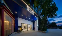 Qing Shiguang Hotel (Nanning Dongge Road Metro Station Qingxiu Wanda Branch) - balcony