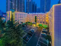 Magnotel Hotel (Xi'an Bachengmen Subway Station Mingguang Road Flagship) Hotels near Mount Tai Fengshan Sculpture