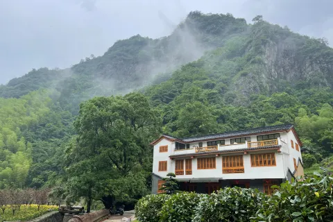 Floral Hotel  · Pan'an chujianshanshe hotel