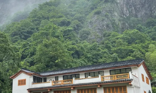 Floral Hotel  · Pan'an chujianshanshe B & B