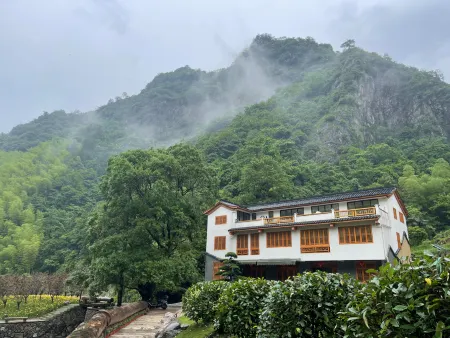 Floral Hotel  · Pan'an chujianshanshe hotel Отели рядом с достопримечательностью «Zhaomingyuan Scenic Area»