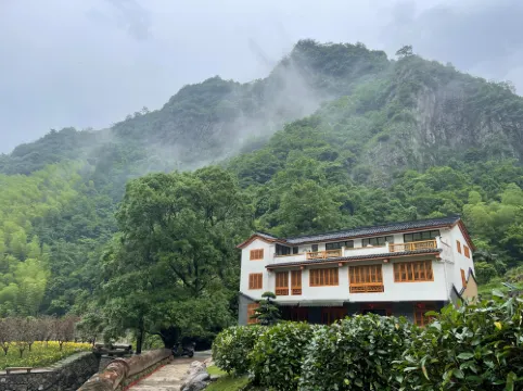 Floral Hotel  · Pan'an chujianshanshe hotel