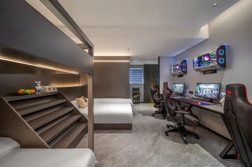 Quanbo E-sports Hotel, Central Square (Two Rivers and Four Lakes Scenic Area)